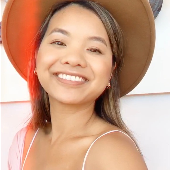 Meet Your Posher 💖 - Picture 2 of 8